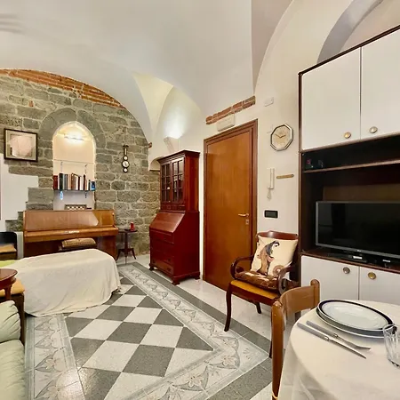150 Meters From The Sea Historic Center - A/c Апартаменты