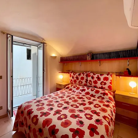 150 Meters From The Sea Historic Center - A/c Apartment