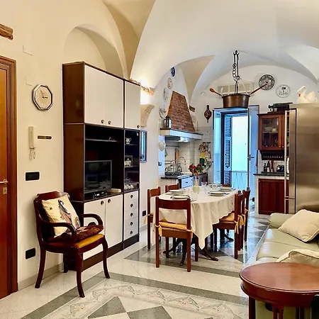 Apartment 150 Meters From The Sea Historic Center - A/c *